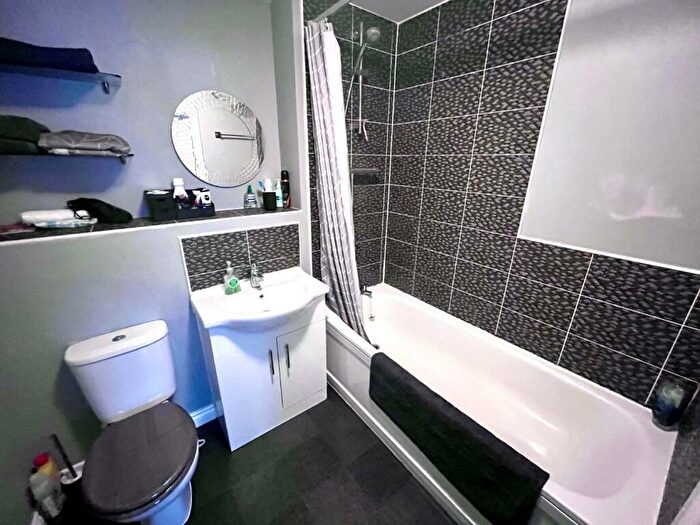 2 Bedroom Apartment To Rent In Halt Mews, Kingswinford, DY6