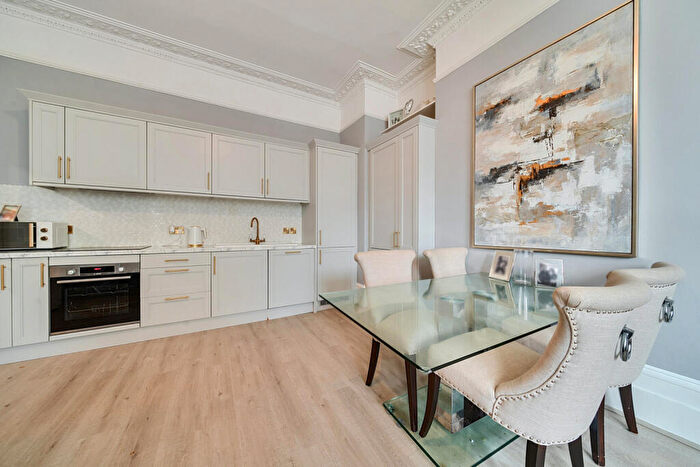 2 Bedroom Apartment For Sale In Southend Crescent, London, SE9