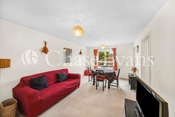 2 Bedroom Flat For Sale In Horseshoe Close, Isle Of Dogs, London, E14