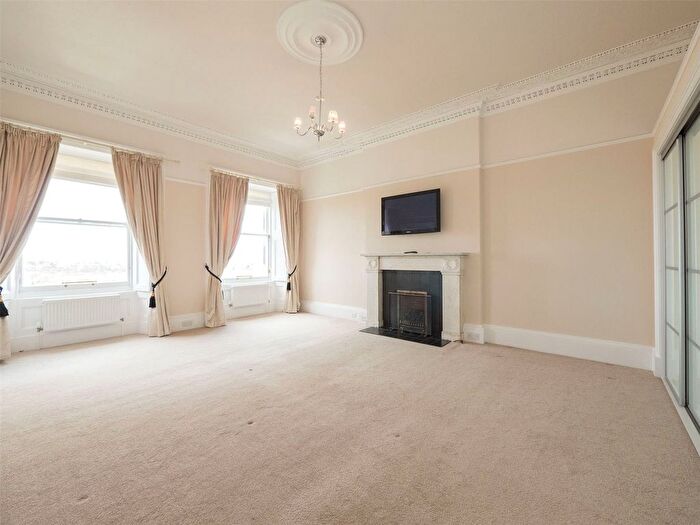 3 Bedroom Flat To Rent In Moray Place, Edinburgh, EH3