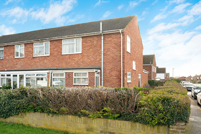 3 Bedroom End Of Terrace House For Sale In Barry Avenue, Bicester, OX26