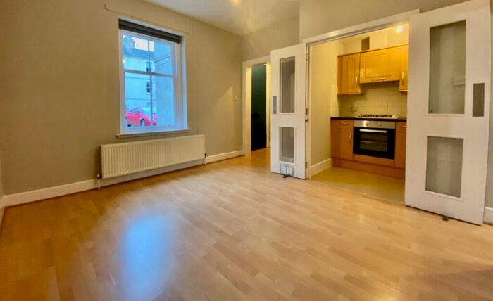 1 Bedroom Flat To Rent In Patriothall, Stockbridge, Edinburgh, EH3