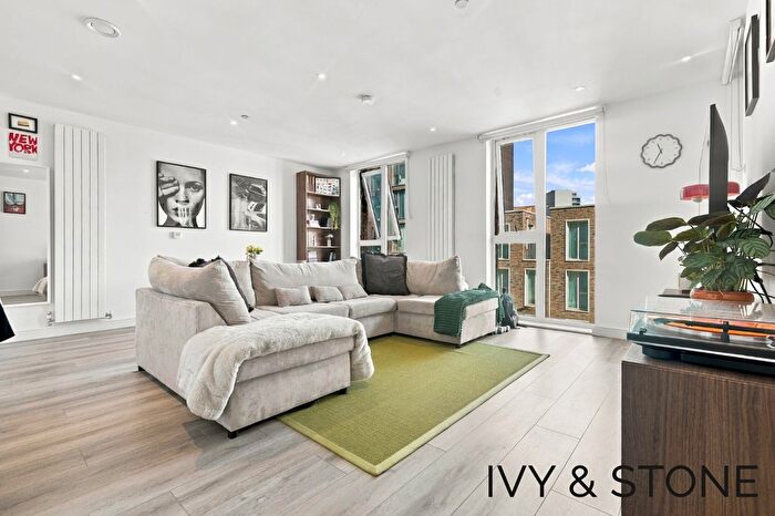 1 Bedroom Flat For Sale In Admiralty Avenue, London, Greater London, E16