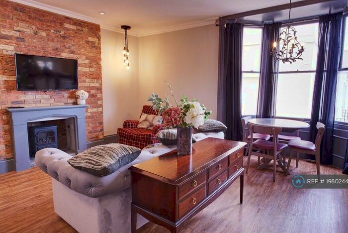 2 Bedroom Flat To Rent In Albert Terrace, Margate, CT9