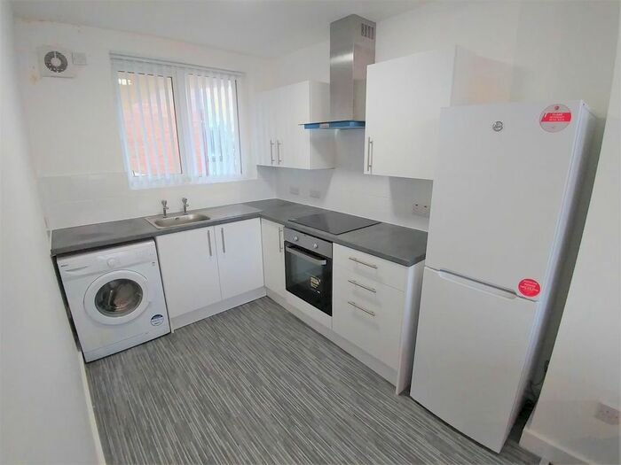 2 Bedroom Flat To Rent In Minster Court, Liverpool, L7