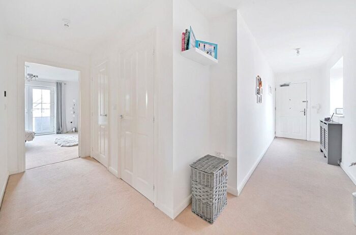 2 Bedroom Flat For Sale In Budd Grove, Winnersh, Wokingham, RG41