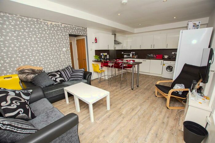 6 Bedroom House To Rent In Harrow Road, Birmingham, B29