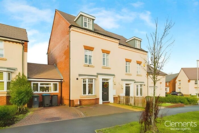 4 Bedroom Semi-Detached House To Rent In Burgundy Drive, Hemel Hempstead, HP2