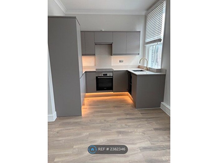 3 Bedroom Maisonette To Rent In Lewisham, Lewisham, SE13