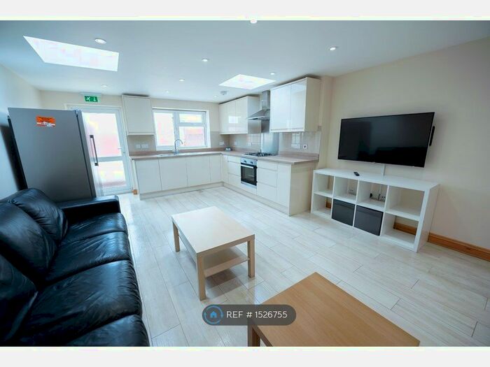 6 Bedroom Terraced House To Rent In De Beauvoir Road, Reading, RG1