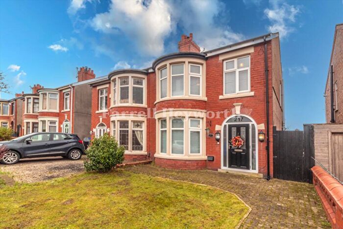 3 Bedroom Semi-Detached House For Sale In Bloomfield Road, Blackpool, FY1