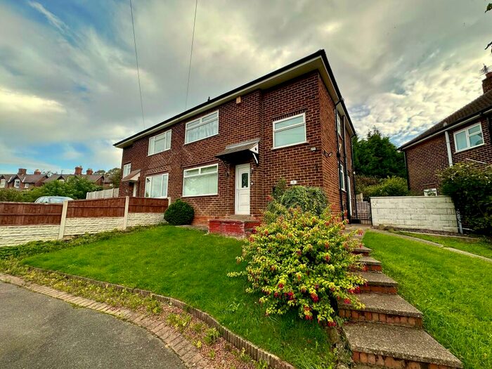 3 Bedroom House To Rent In Western Drive, Heanor, DE75