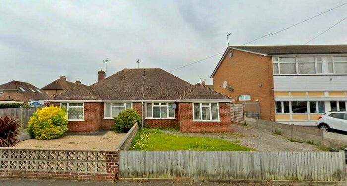 2 Bedroom Bungalow To Rent In Cotswold Road, Worthing, BN13