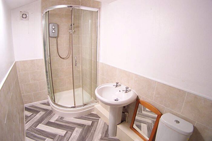 2 Bedroom Flat To Rent In Bainbrigge Road, Leeds, LS6