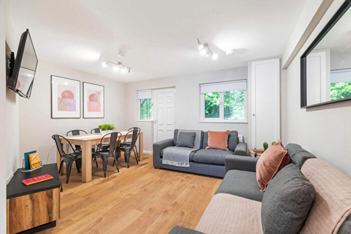 6 Bedroom House To Rent In Well Close Rise, Leeds, LS7