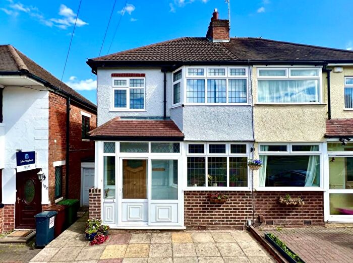 3 Bedroom Semi-Detached House For Sale In Castle Lane, Solihull, B92