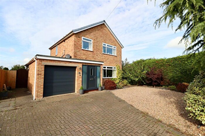 3 Bedroom Detached House For Sale In Hill Rise Drive, Market Weighton, York, YO43