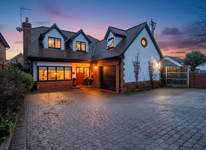 4 Bedroom Detached House For Sale In Hockley Road, Rayleigh, SS6