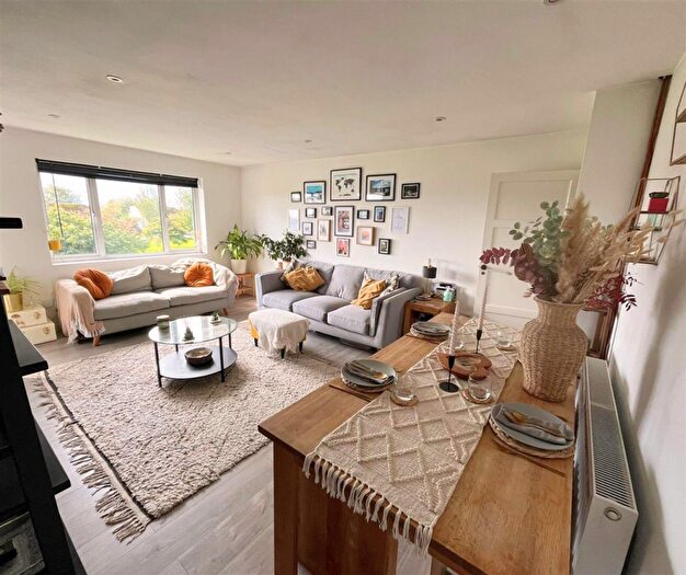 2 Bedroom Flat To Rent In Tynant, Cardiff, CF14