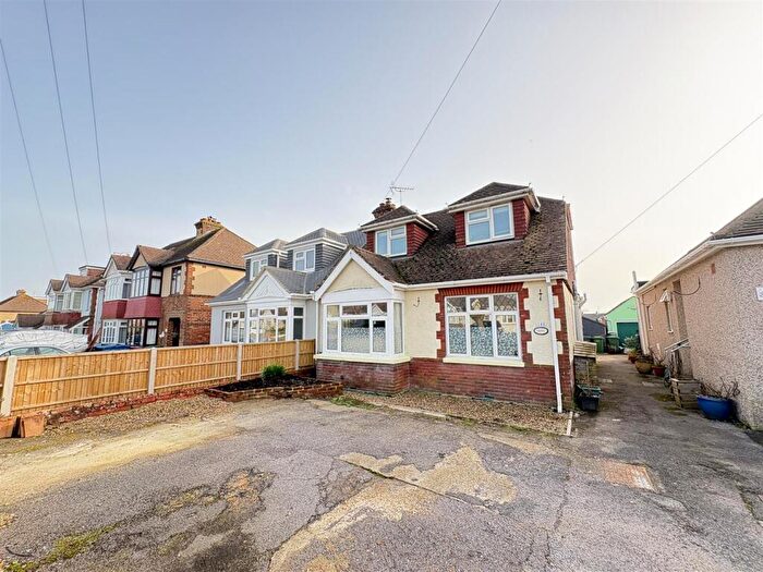 4 Bedroom Semi-Detached Bungalow For Sale In The Crossway, Portchester, PO16