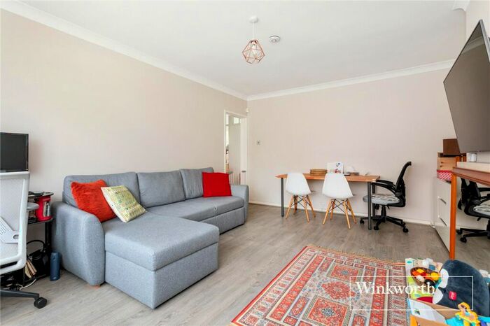 1 Bedroom Apartment For Sale In Basing Way, Finchley, London, N3