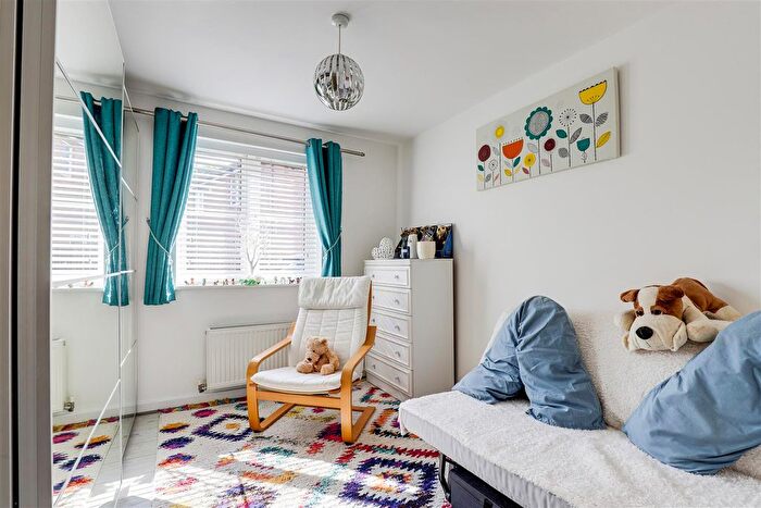 2 Bedroom Flat For Sale In Dukes Court, Portland Road, Hucknall, Nottinghamshire, NG15