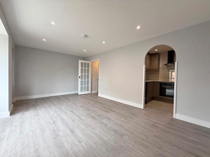 Studio To Rent In Frobisher Road, Erith, DA8