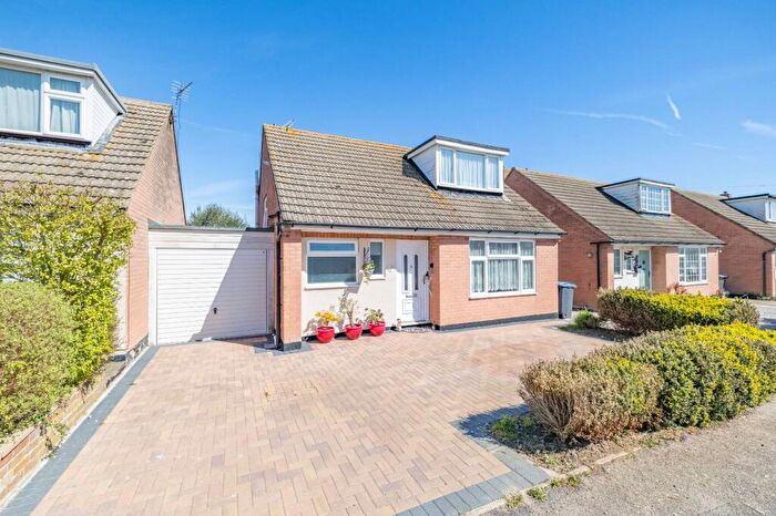 2 Bedroom Bungalow For Sale In Glebelands, Ash, Canterbury, CT3