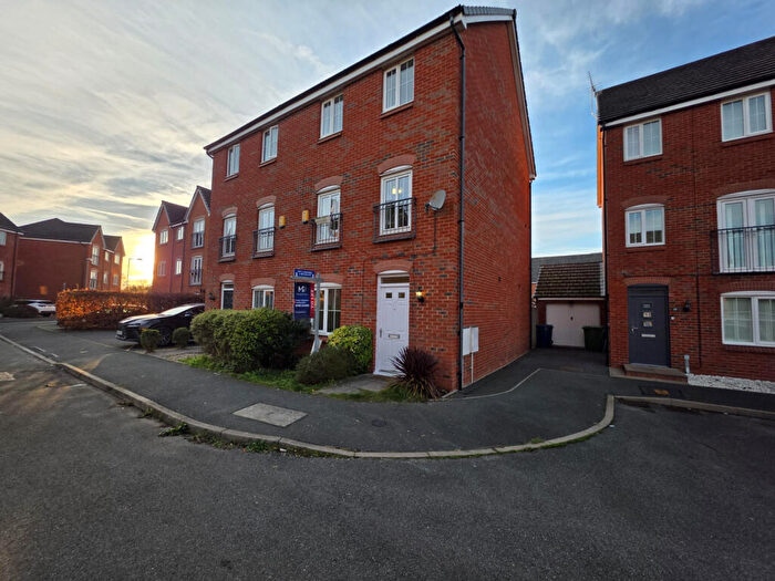 5 Bedroom Town House To Rent In Felton Close, Stafford, ST17