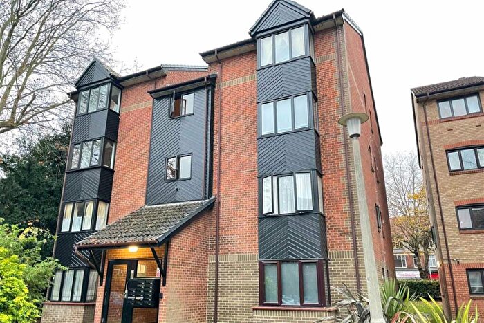 Studio To Rent In St. Christophers Gardens, Thornton Heath, CR7