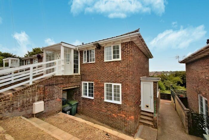 3 Bedroom Semi-Detached House To Rent In Leighwood Close, Ryde, PO33