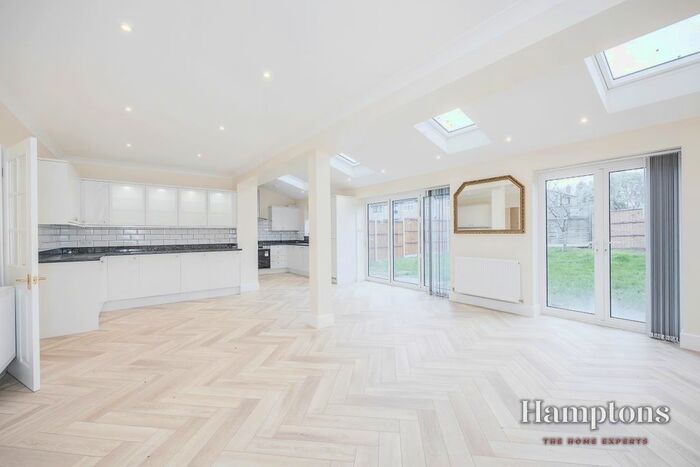 5 Bedroom Semi-Detached House To Rent In Porcupine Close, London, SE9