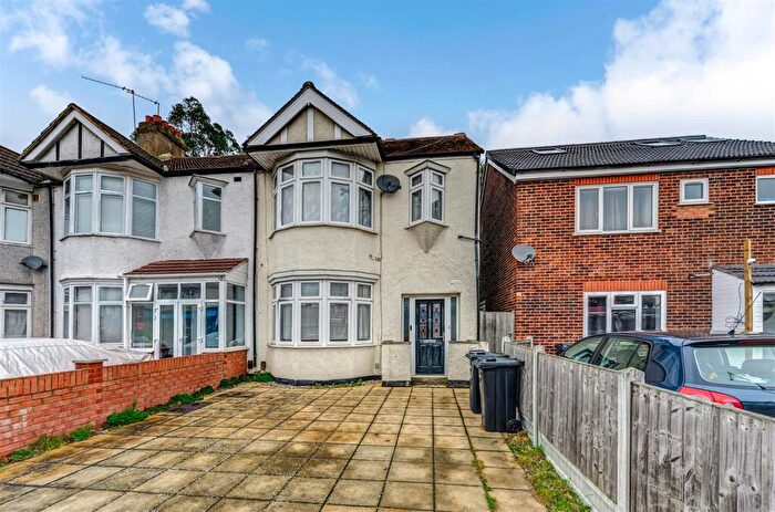 1 Bedroom Flat To Rent In New North Road, Hainault, Ilford, IG6