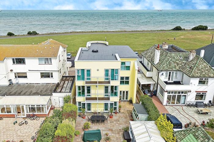 3 Bedroom Flat For Sale In Palm Bay Avenue, Margate, Kent, CT9