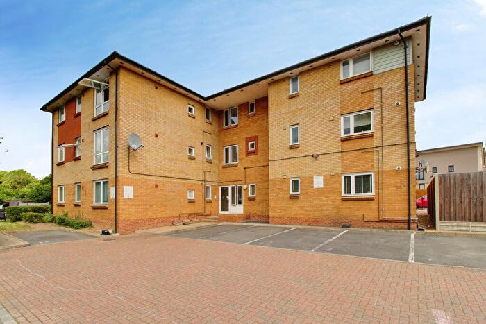 2 Bedroom Flat To Rent In Overland Mews, Stanground, Peterborough, PE2