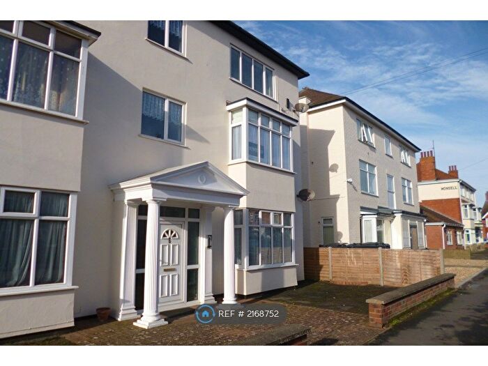 1 Bedroom Flat To Rent In Firbeck Avenue, Skegness, PE25