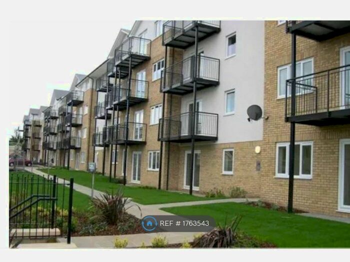 2 Bedroom Flat To Rent In Sharps Court, Hitchin, SG4