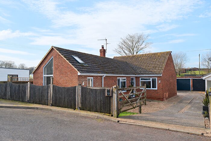 3 Bedroom Bungalow For Sale In Homestead Lane, East Studdal, Dover, CT15