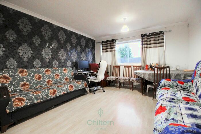 2 Bedroom Flat For Sale In Beechwood Road, Leagrave, LU4