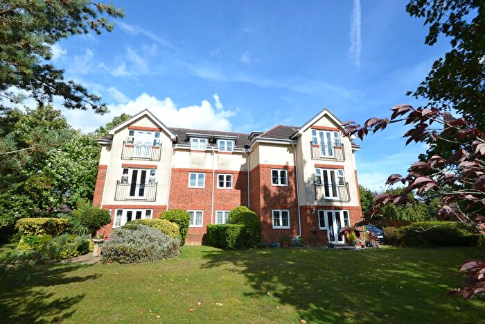 2 Bedroom Flat To Rent In Kingsoak Court, Cox Green Lane, Maidenhead, SL6