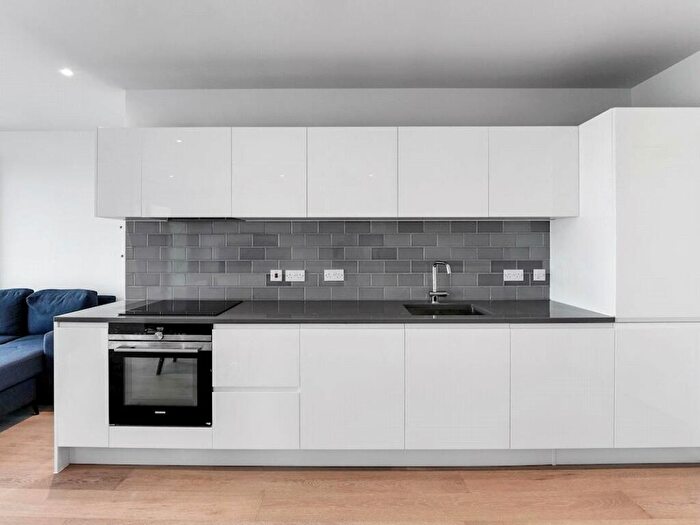 Apartment To Rent In Shipwright Street, London, E16