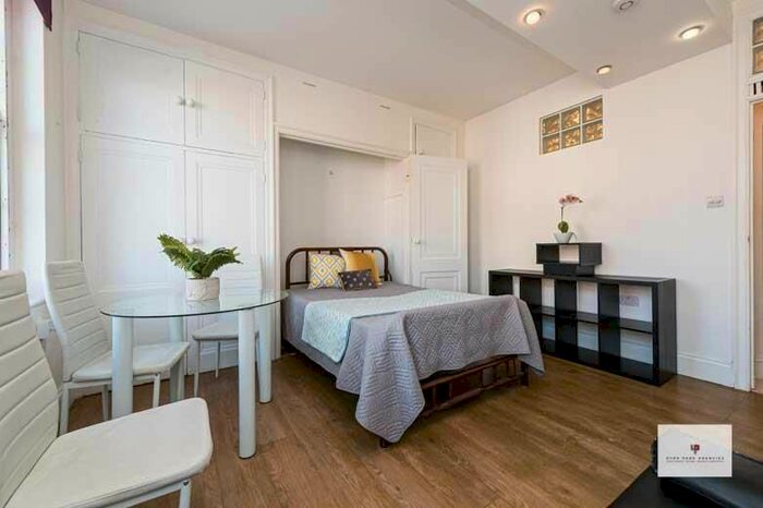 Studio To Rent In Queensway, London, W2