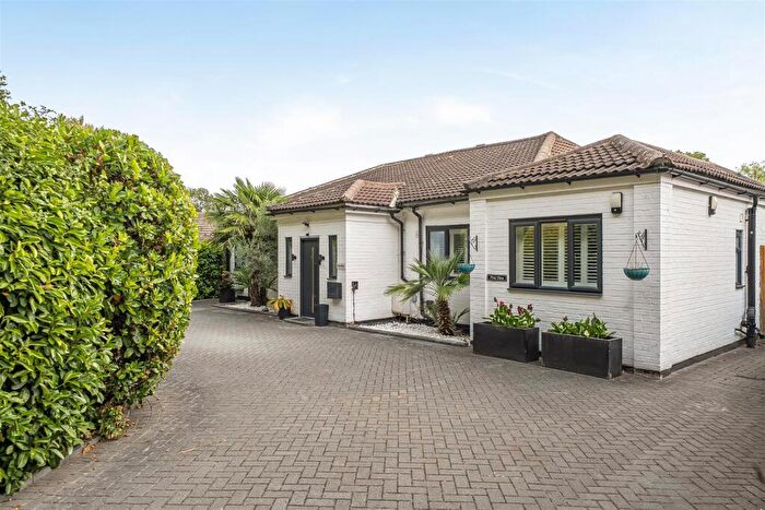 4 Bedroom Detached House For Sale In Forest Lane, East Horsley, KT24