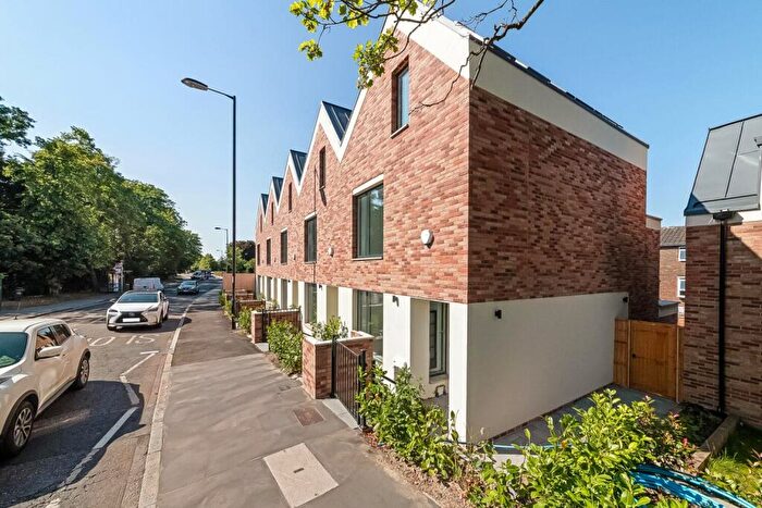 3 Bedroom House For Sale In Hermitage Place, SE19