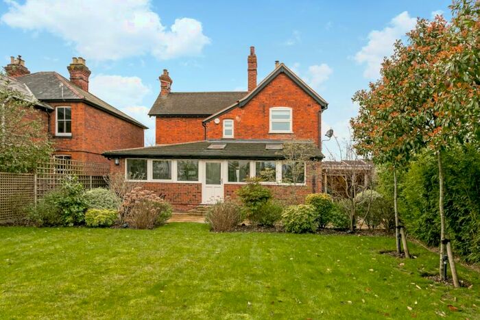 6 Bedroom Detached House To Rent In Furze Platt Road Maidenhead, SL6