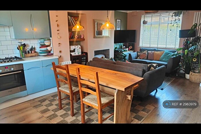 3 Bedroom Semi-Detached House To Rent In Bideford Crescent, Bristol, BS4