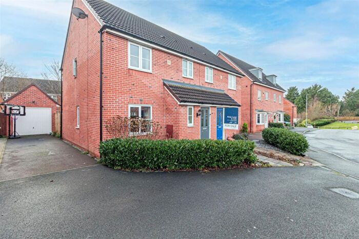 3 Bedroom Semi-Detached House For Sale In Sentinel Close, Worcester, WR2