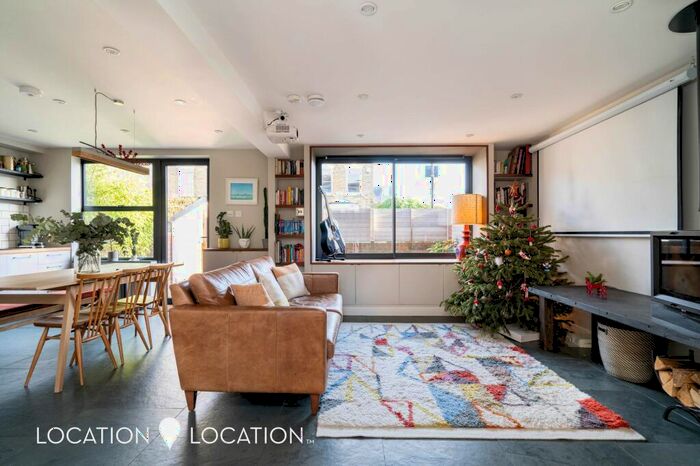 5 Bedroom Terraced House To Rent In Lilian Close, London, N16