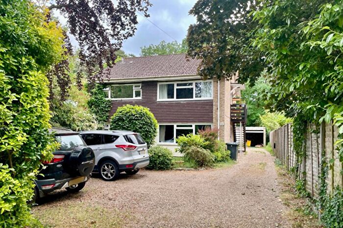 3 Bedroom Maisonette For Sale In Aldershot Road, Fleet, GU51