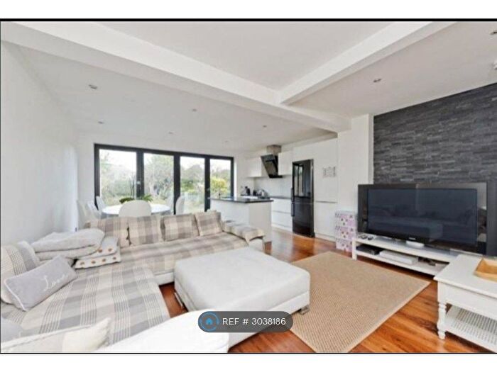 4 Bedroom Semi Detached House To Rent In Douglas Road, Surrey, KT6